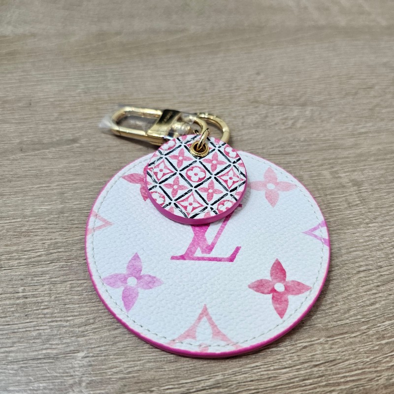 [品況新吊飾好物新年特價🧧] LV粉白老花金釦圓圈吊飾-1