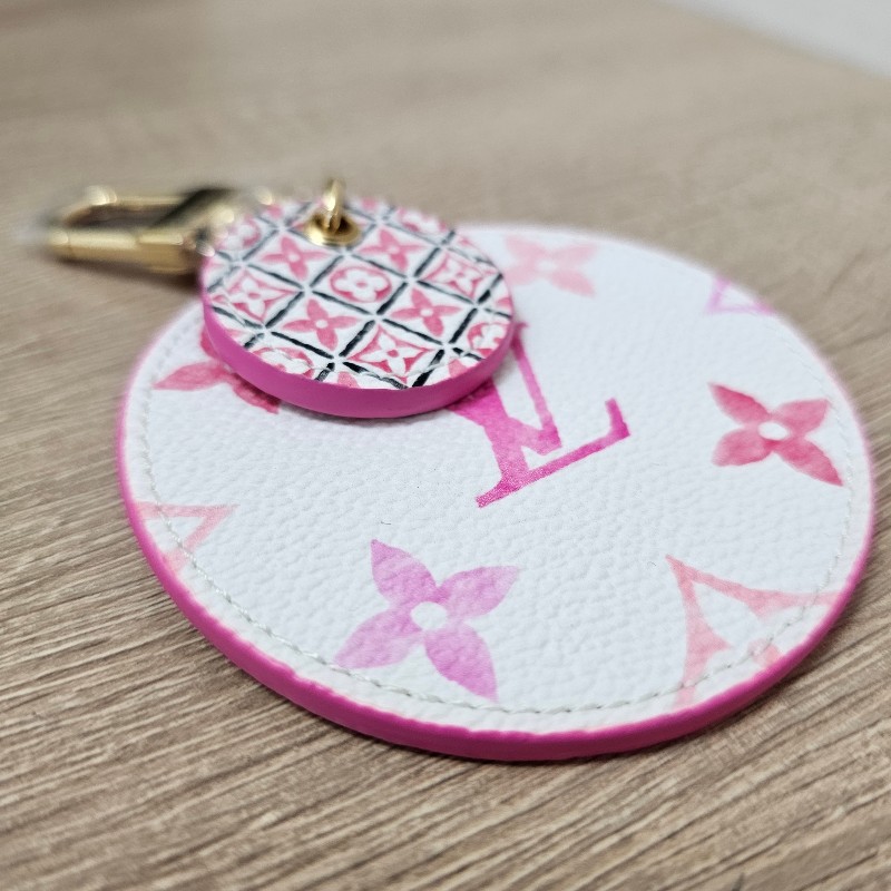 [品況新吊飾好物新年特價🧧] LV粉白老花金釦圓圈吊飾-2