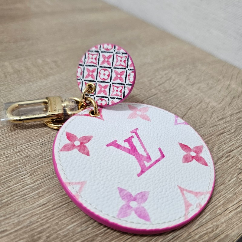 [品況新吊飾好物新年特價🧧] LV粉白老花金釦圓圈吊飾-4