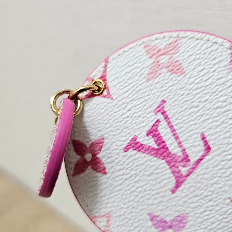 [品況新吊飾好物新年特價🧧] LV粉白老花金釦圓圈吊飾-5