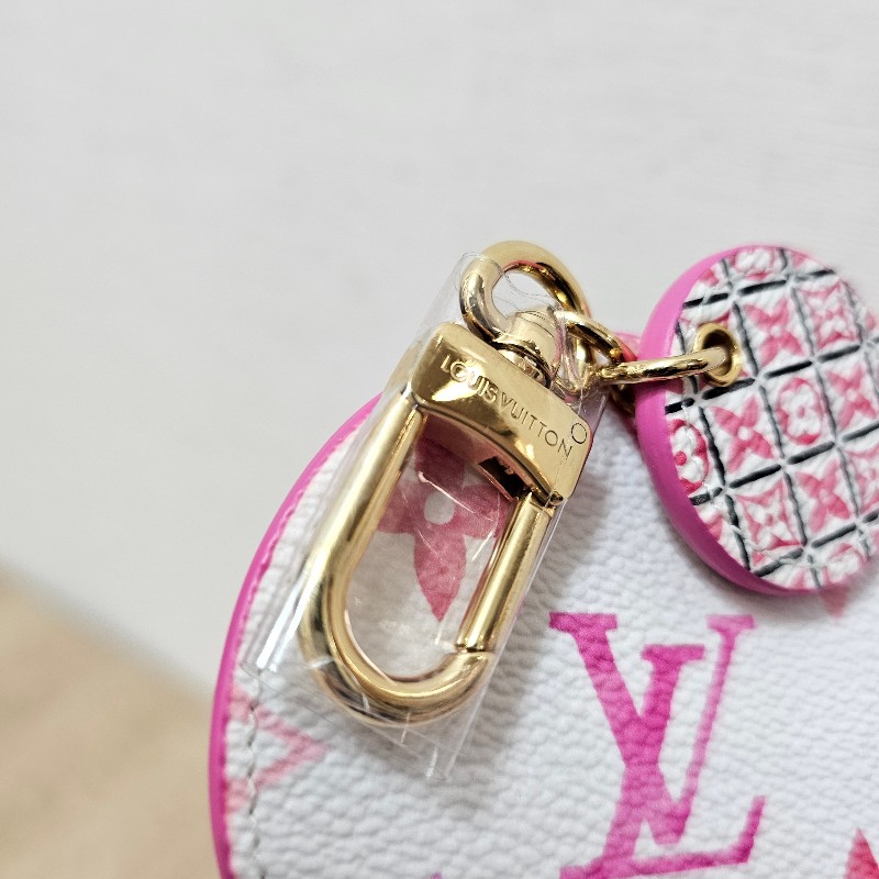 [品況新吊飾好物新年特價🧧] LV粉白老花金釦圓圈吊飾-15