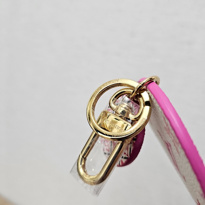 [品況新吊飾好物新年特價🧧] LV粉白老花金釦圓圈吊飾-17