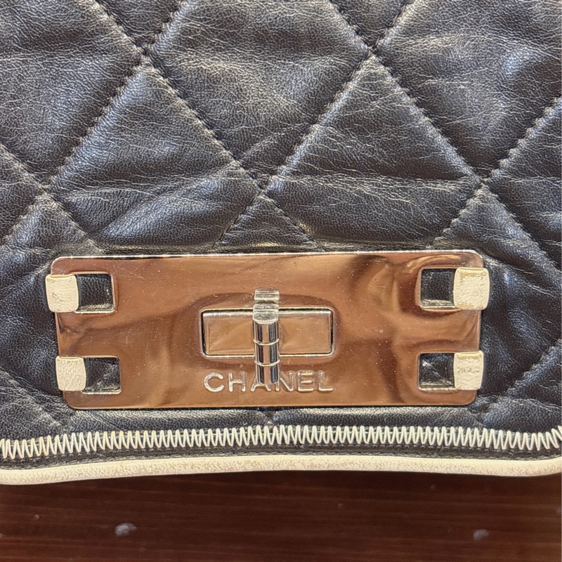 Chanel 黑色菱格紋手提包-1