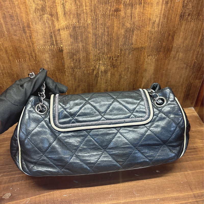 Chanel 黑色菱格紋手提包-3