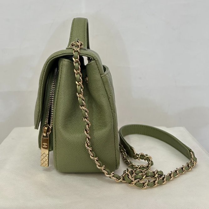 CHANEL 抹茶綠淡金郵差包-1