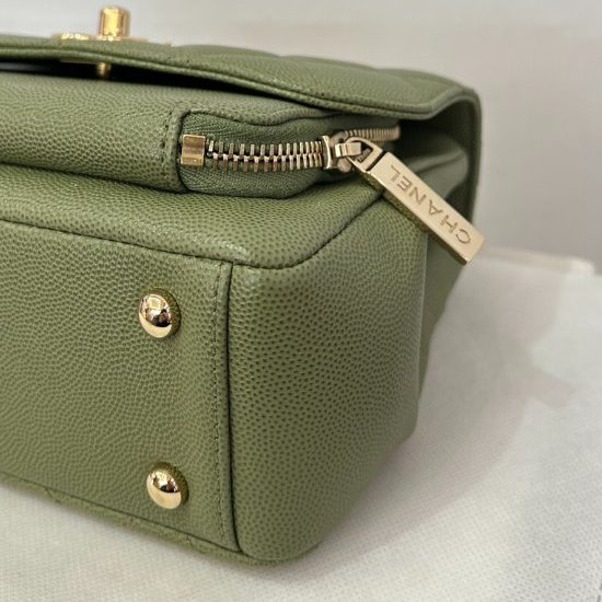 CHANEL 抹茶綠淡金郵差包-6
