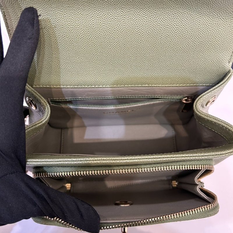 CHANEL 抹茶綠淡金郵差包-7