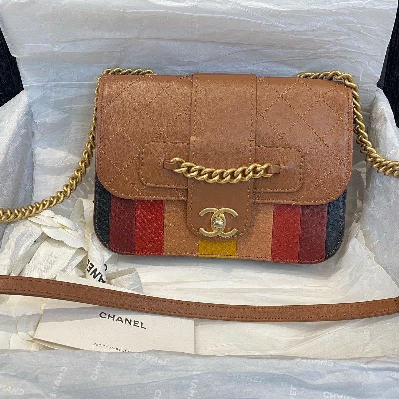 香奈兒Chanel孟買繫列限量款中號蟒蛇皮拼牛皮郵差鏈條包-0