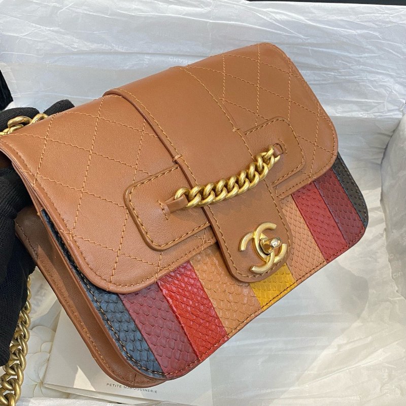 香奈兒Chanel孟買繫列限量款中號蟒蛇皮拼牛皮郵差鏈條包-3