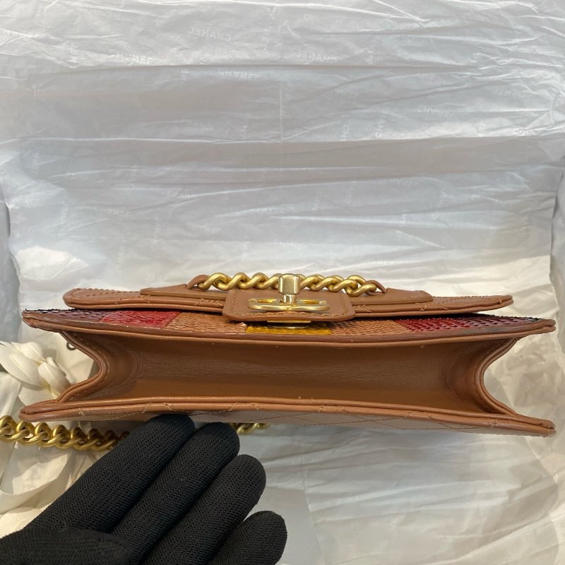 香奈兒Chanel孟買繫列限量款中號蟒蛇皮拼牛皮郵差鏈條包-8