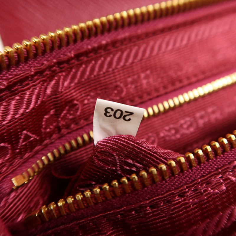 PRADA 尼龍Shoulder Bag金扣肩背袋-6