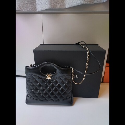 Chanel 金鍊黑油蠟皮革31包 24