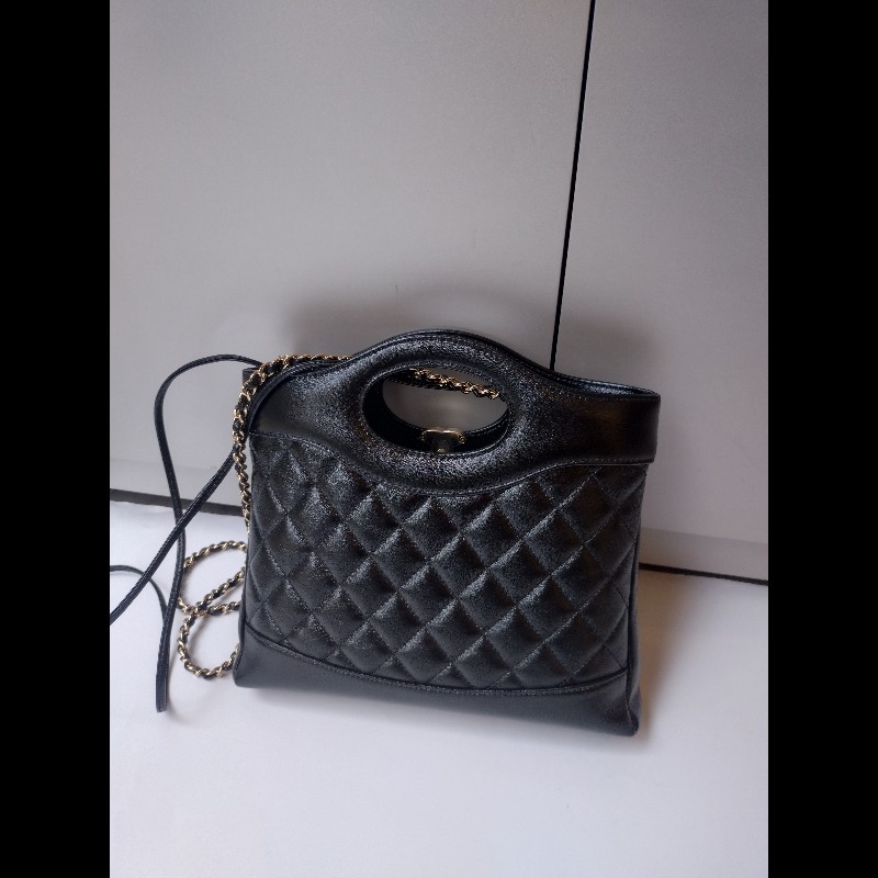 Chanel 金鍊黑油蠟皮革31包 24-1