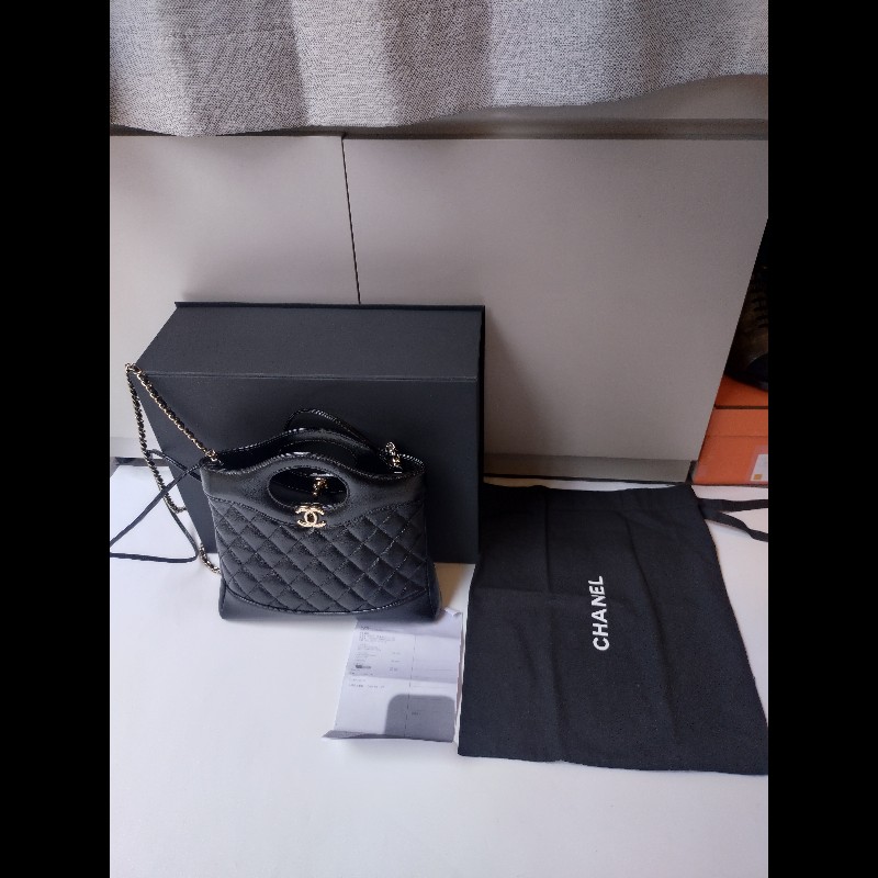 Chanel 金鍊黑油蠟皮革31包 24-3