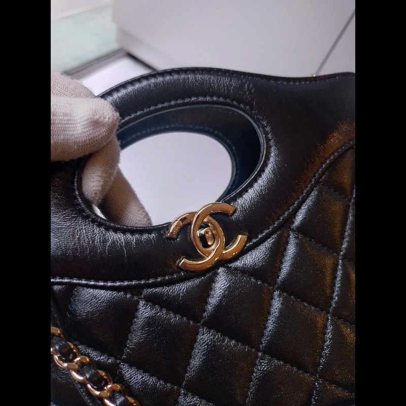 Chanel 金鍊黑油蠟皮革31包 24-6