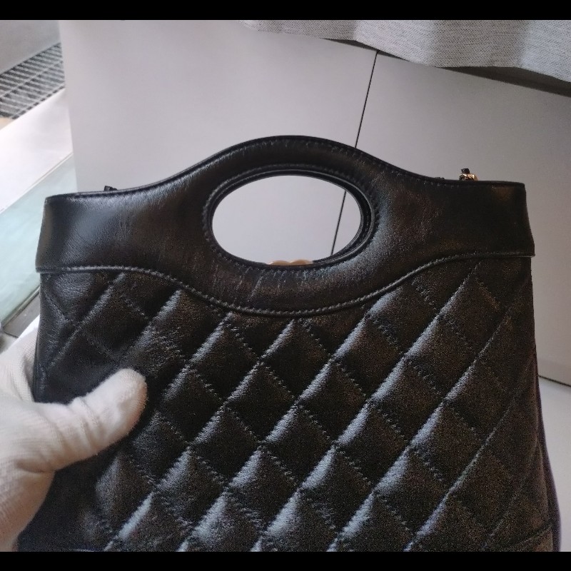 Chanel 金鍊黑油蠟皮革31包 24-8