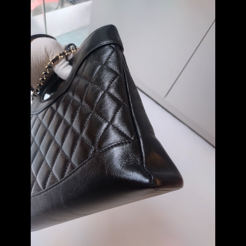 Chanel 金鍊黑油蠟皮革31包 24-9