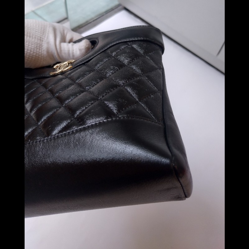 Chanel 金鍊黑油蠟皮革31包 24-10