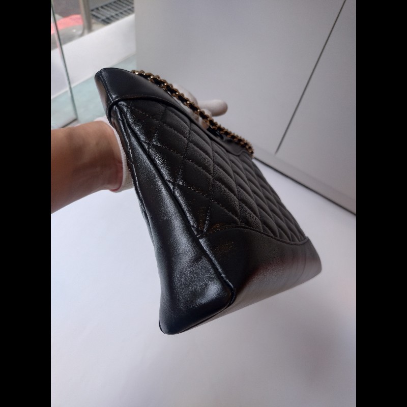 Chanel 金鍊黑油蠟皮革31包 24-14