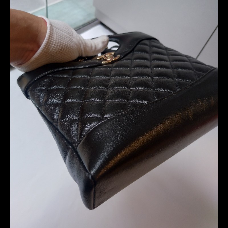 Chanel 金鍊黑油蠟皮革31包 24-15