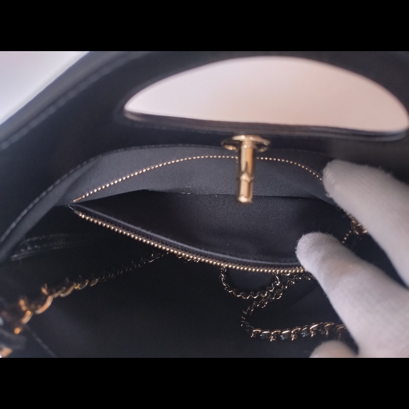 Chanel 金鍊黑油蠟皮革31包 24-16