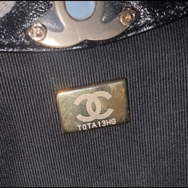 Chanel 金鍊黑油蠟皮革31包 24-17