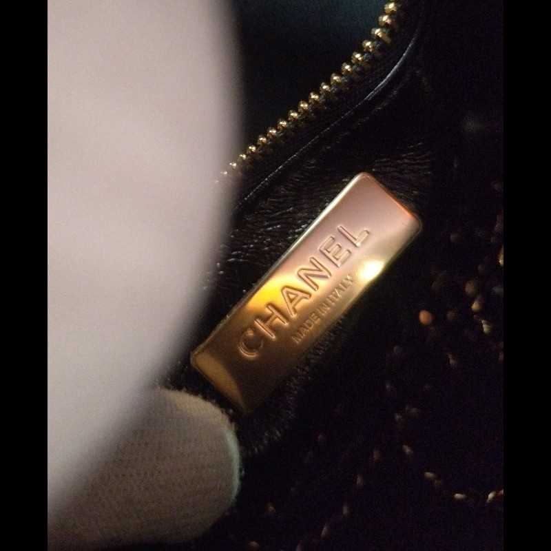 Chanel 金鍊黑油蠟皮革31包 24-21