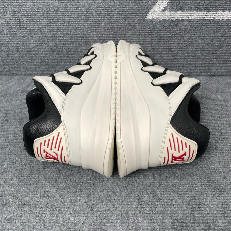 97新LV 路易威登黑白色皮面運動鞋40碼無附件-4