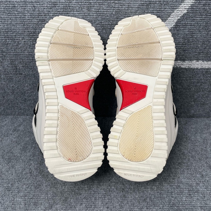 97新LV 路易威登黑白色皮面運動鞋40碼無附件-5