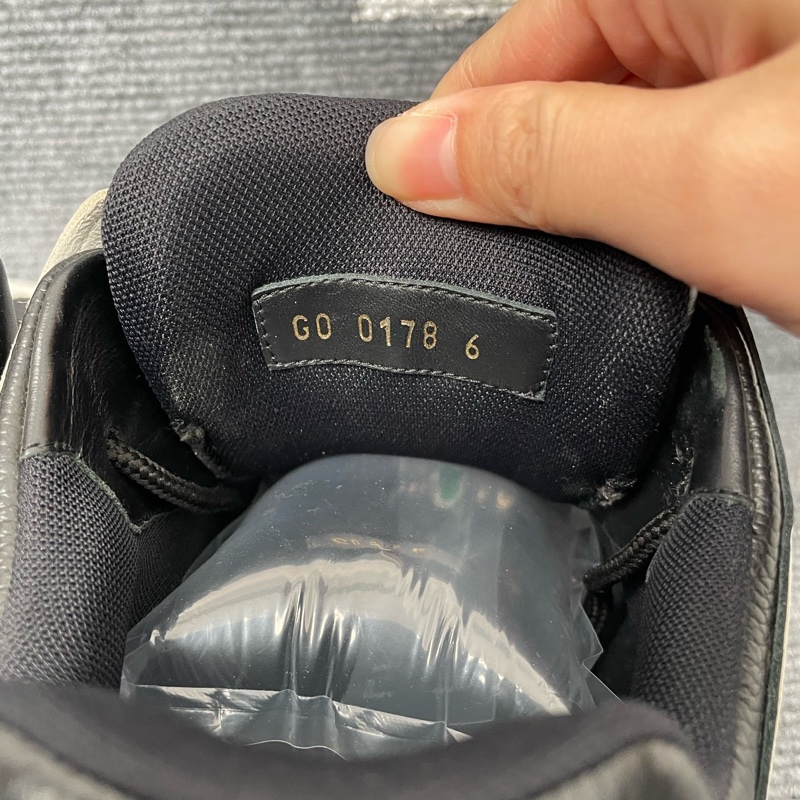 97新LV 路易威登黑白色皮面運動鞋40碼無附件-6