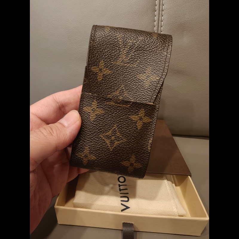 日本帶回中古LV老花煙盒，使用狀況良好，絕版品
絕版產物，沒有黏皮，使用狀況如照片所示-1