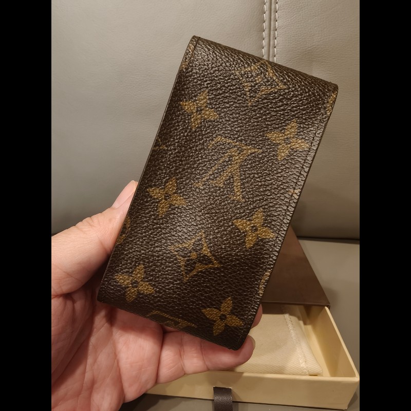 日本帶回中古LV老花煙盒，使用狀況良好，絕版品
絕版產物，沒有黏皮，使用狀況如照片所示-2