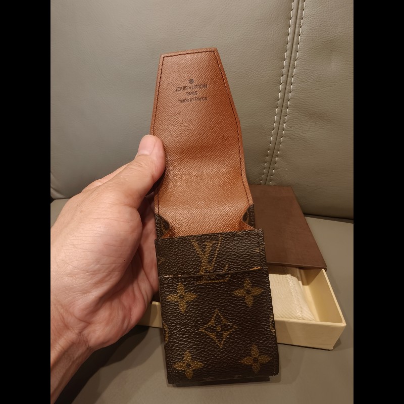 日本帶回中古LV老花煙盒，使用狀況良好，絕版品
絕版產物，沒有黏皮，使用狀況如照片所示-3