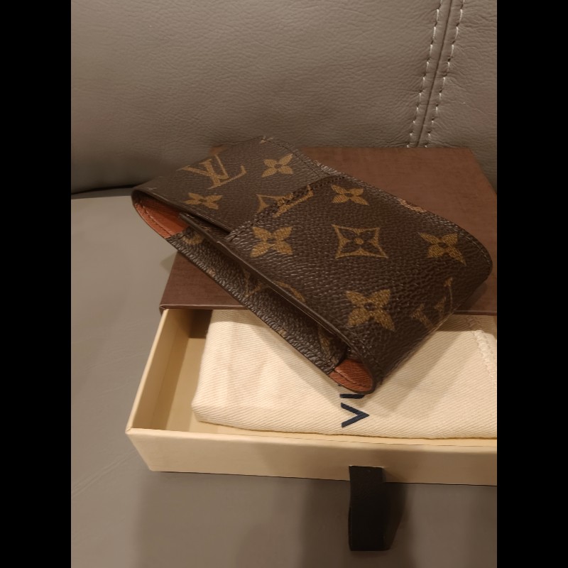 日本帶回中古LV老花煙盒，使用狀況良好，絕版品
絕版產物，沒有黏皮，使用狀況如照片所示-6