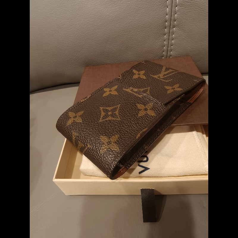 日本帶回中古LV老花煙盒，使用狀況良好，絕版品
絕版產物，沒有黏皮，使用狀況如照片所示-7
