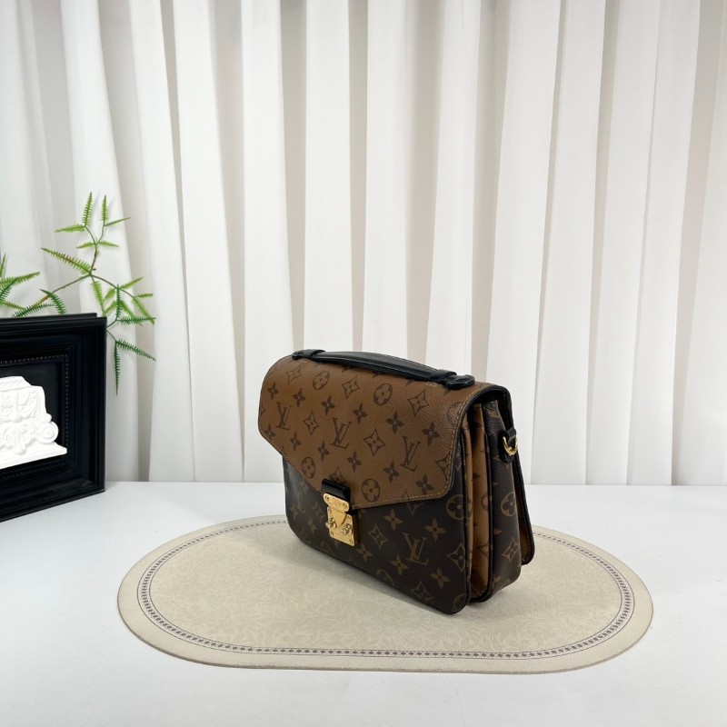 LV路易威登  Pochette Metis拼色郵差包 經典焦糖色老花拼色郵差 皮質手感好 內裡乾淨 手提單肩斜挎都可以 日常通勤百搭 容量實用-7