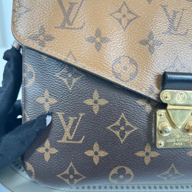 LV路易威登  Pochette Metis拼色郵差包 經典焦糖色老花拼色郵差 皮質手感好 內裡乾淨 手提單肩斜挎都可以 日常通勤百搭 容量實用-8
