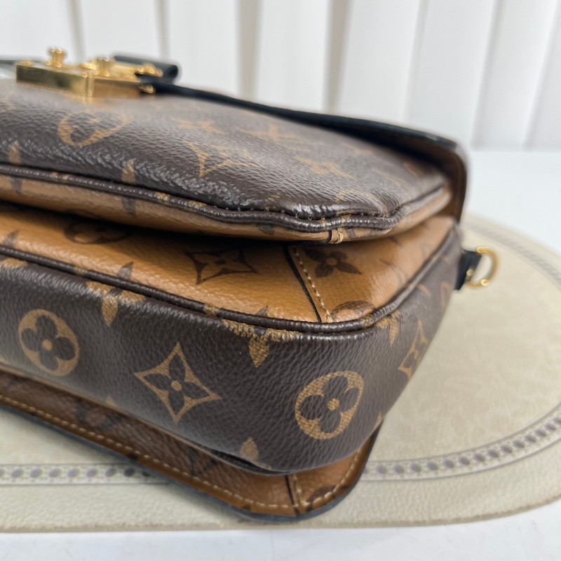 LV路易威登  Pochette Metis拼色郵差包 經典焦糖色老花拼色郵差 皮質手感好 內裡乾淨 手提單肩斜挎都可以 日常通勤百搭 容量實用-15