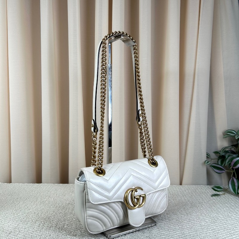 Gucci古馳馬蒙22 Marmont白色鏈條包 經典波浪紋拼圓弧紋設計 金色雙G logo 牛皮材質，鏈條肩帶 單肩斜挎都可以-1