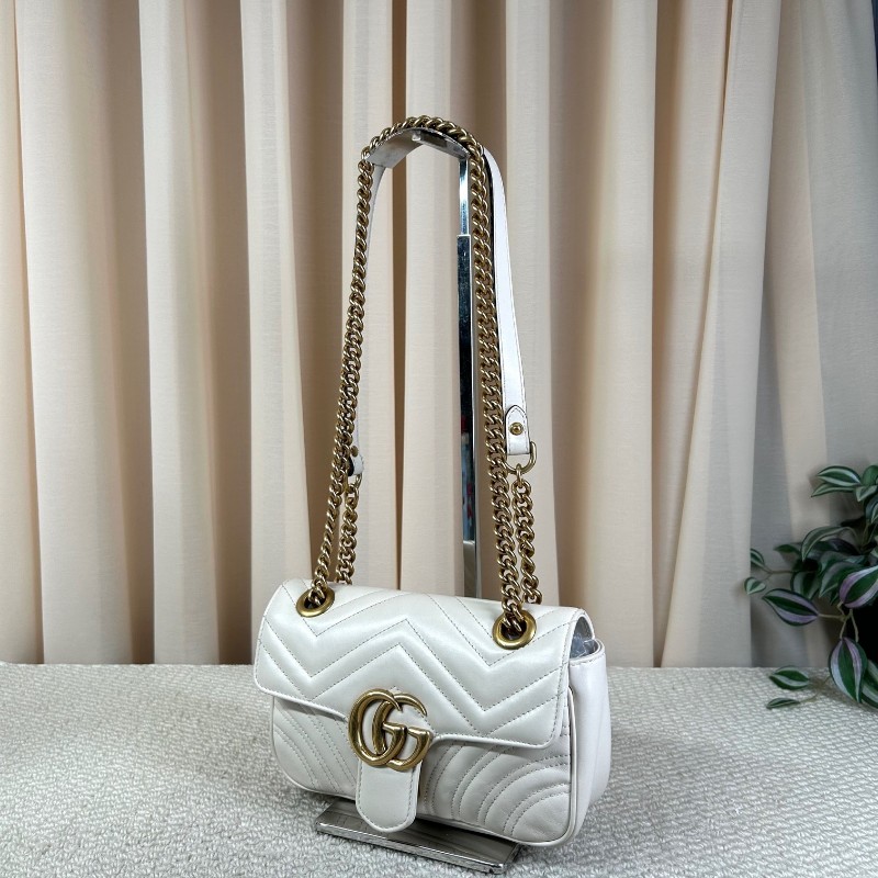Gucci古馳馬蒙22 Marmont白色鏈條包 經典波浪紋拼圓弧紋設計 金色雙G logo 牛皮材質，鏈條肩帶 單肩斜挎都可以-7