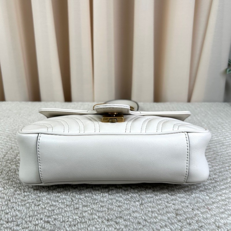 Gucci古馳馬蒙22 Marmont白色鏈條包 經典波浪紋拼圓弧紋設計 金色雙G logo 牛皮材質，鏈條肩帶 單肩斜挎都可以-10