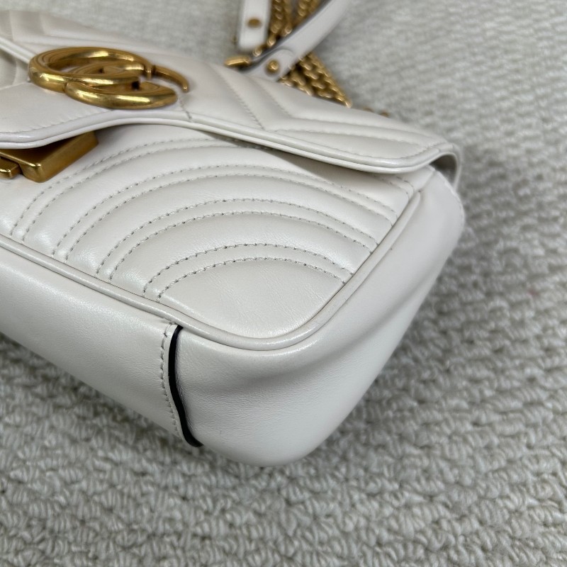Gucci古馳馬蒙22 Marmont白色鏈條包 經典波浪紋拼圓弧紋設計 金色雙G logo 牛皮材質，鏈條肩帶 單肩斜挎都可以-11