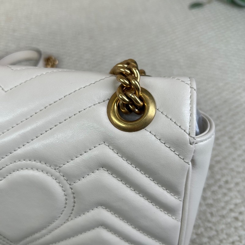 Gucci古馳馬蒙22 Marmont白色鏈條包 經典波浪紋拼圓弧紋設計 金色雙G logo 牛皮材質，鏈條肩帶 單肩斜挎都可以-17