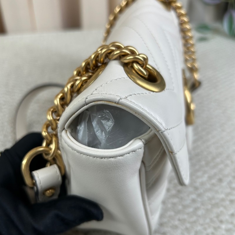 Gucci古馳馬蒙22 Marmont白色鏈條包 經典波浪紋拼圓弧紋設計 金色雙G logo 牛皮材質，鏈條肩帶 單肩斜挎都可以-18