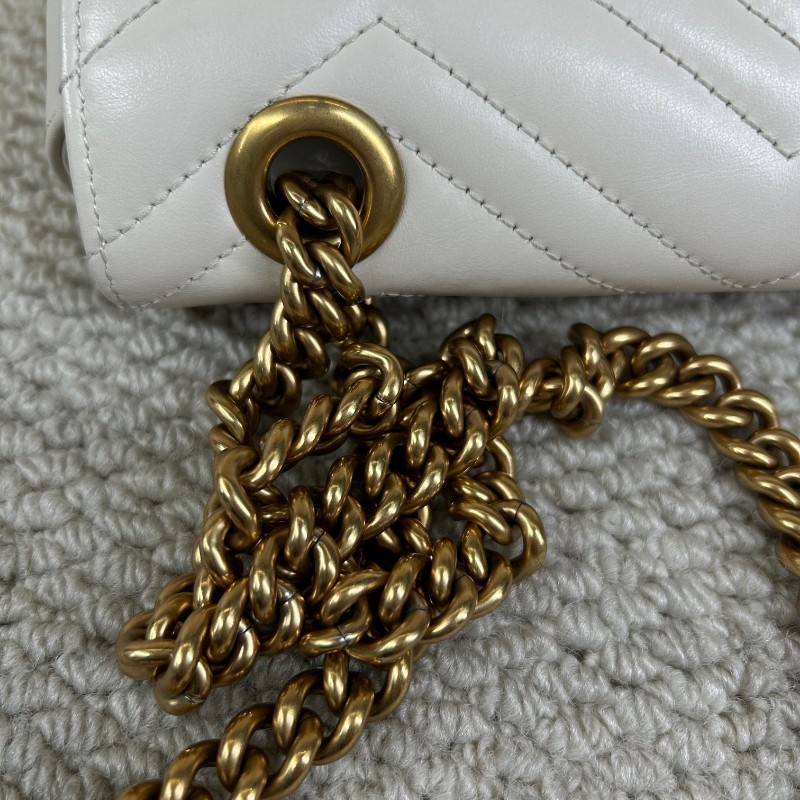Gucci古馳馬蒙22 Marmont白色鏈條包 經典波浪紋拼圓弧紋設計 金色雙G logo 牛皮材質，鏈條肩帶 單肩斜挎都可以-21
