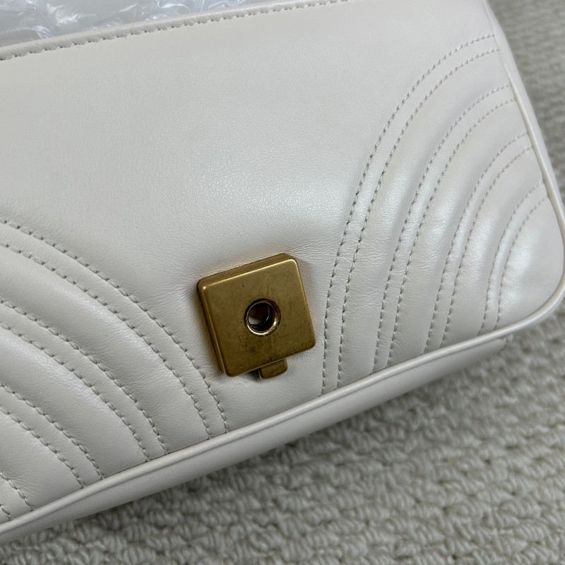 Gucci古馳馬蒙22 Marmont白色鏈條包 經典波浪紋拼圓弧紋設計 金色雙G logo 牛皮材質，鏈條肩帶 單肩斜挎都可以-28
