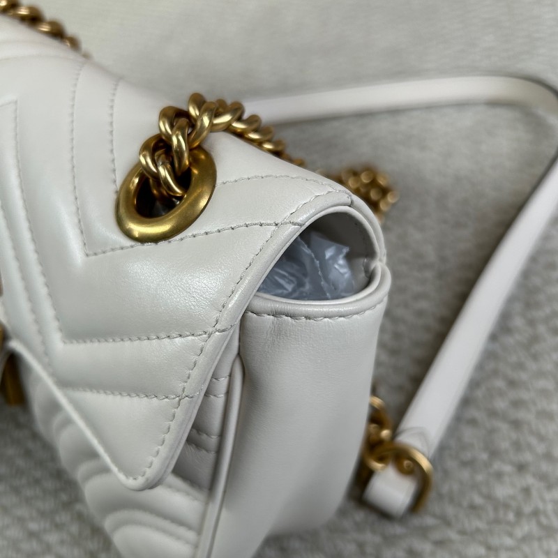 Gucci古馳馬蒙22 Marmont白色鏈條包 經典波浪紋拼圓弧紋設計 金色雙G logo 牛皮材質，鏈條肩帶 單肩斜挎都可以-29