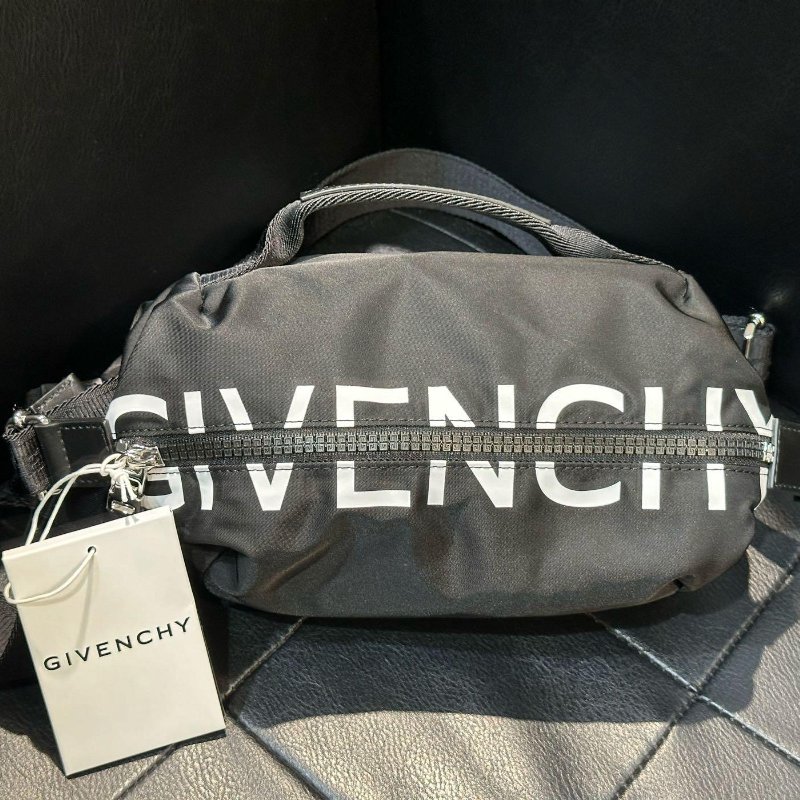 💎Han's house精品服飾💎GIVENCHY 尼龍 側背包 腰包原價39500-0