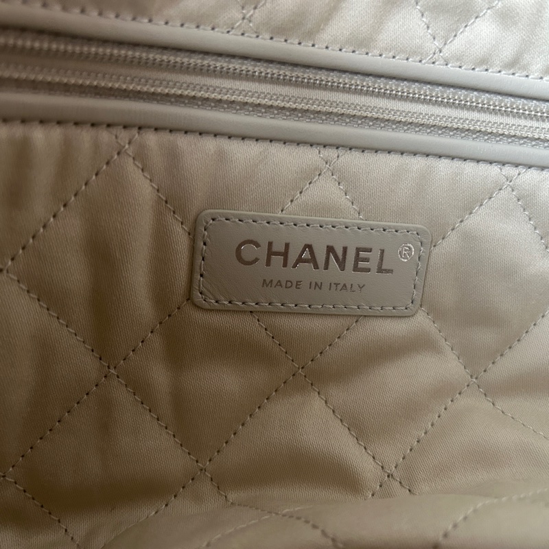 CHANEL 22 小號淡灰銀-13