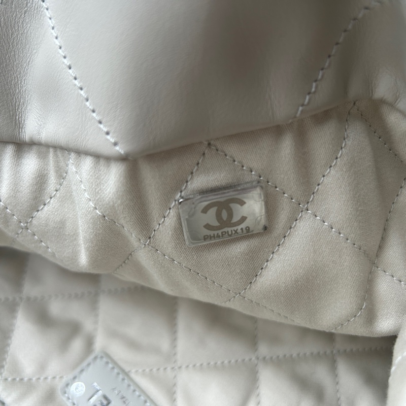 CHANEL 22 小號淡灰銀-14